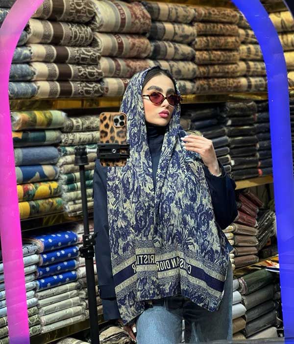 شال پلیسه طرح گل
