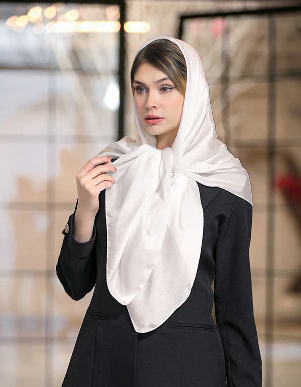 خرید روسری حریر ابریشم | فروش عمده روسری با بهترین کیفیت و قیمت همکاری
