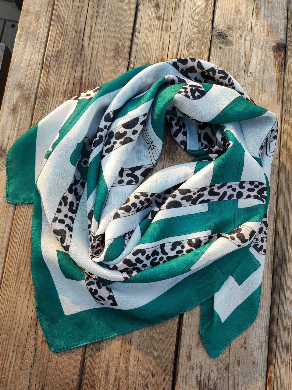 روسری طرحدار بسته5رنگی کد r26 (عمده)
